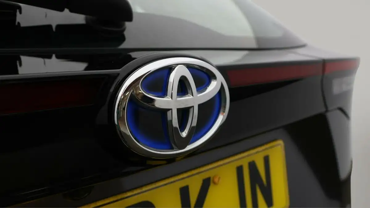 2023-toyota-yaris-cross-15-vvt-i-icon-big-21