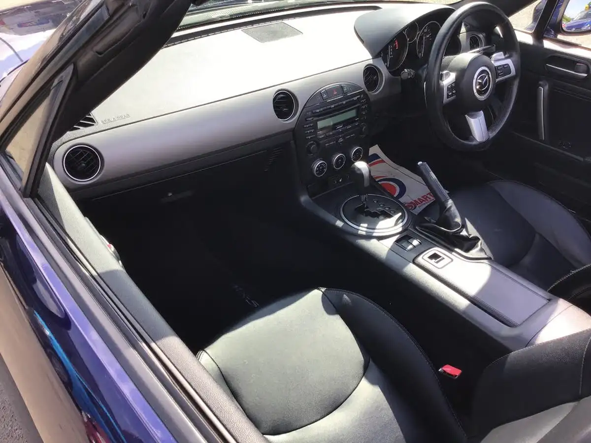 2010-mazda-mx-5-20-roadster-auto-big-12