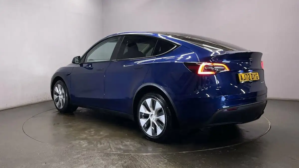2022-tesla-model-y-e-long-range-big-5