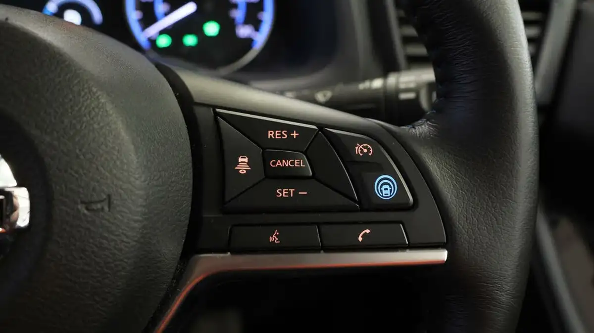 2021-nissan-leaf-e-tekna-big-22
