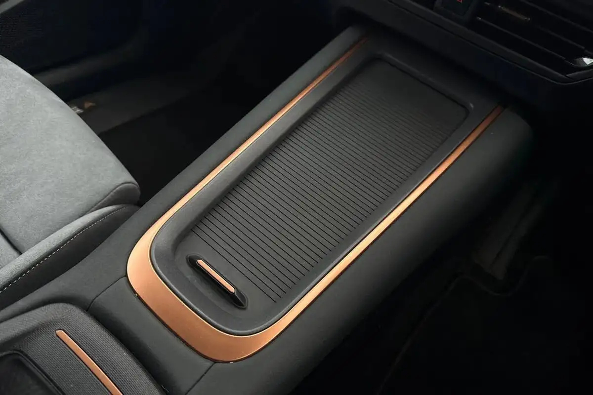2024-cupra-born-e-v3-edition-big-21