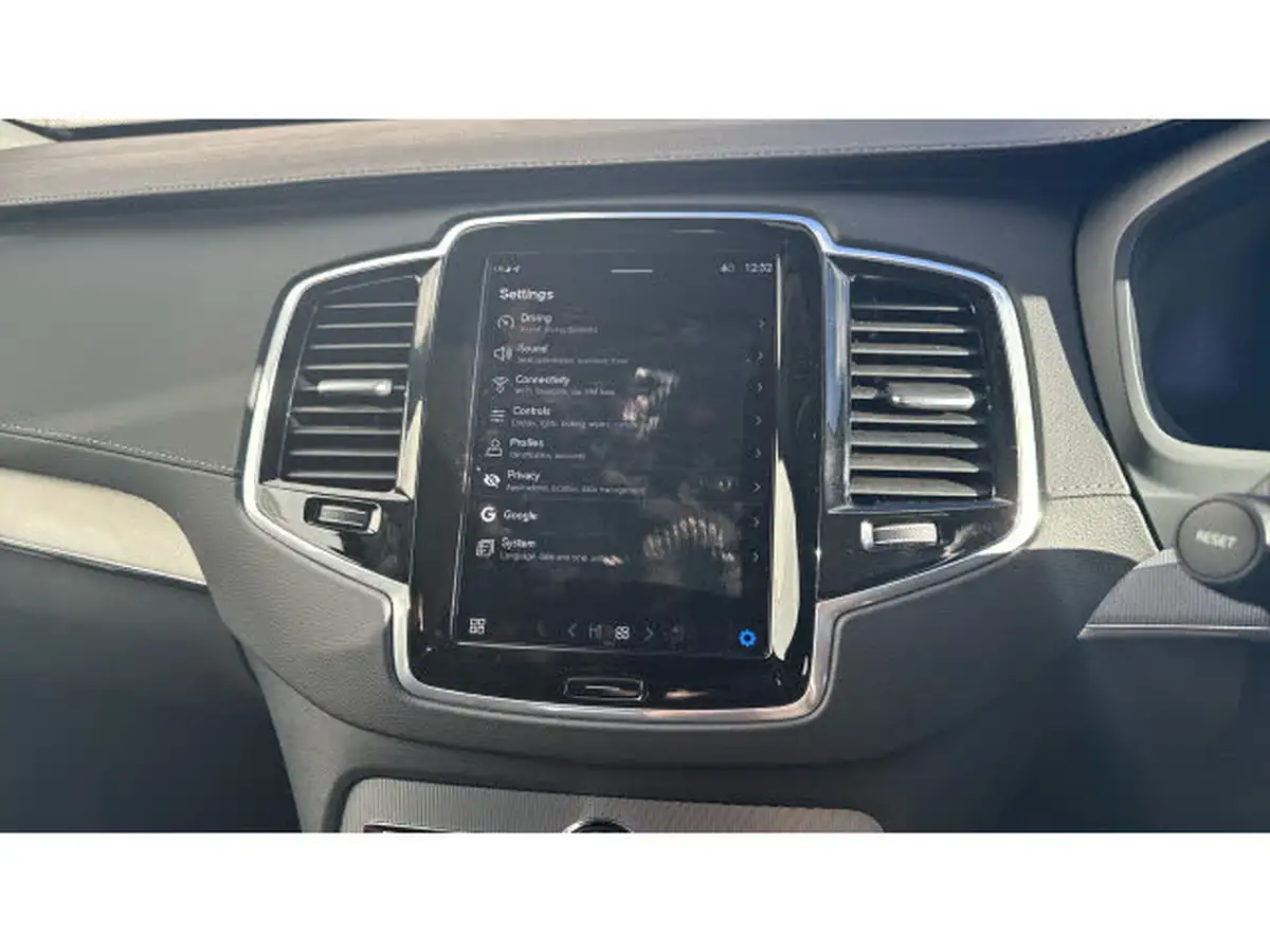 2024-volvo-xc90-20-b5-r-design-big-27