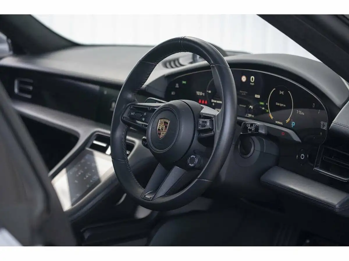 2021-porsche-taycan-e-turbo-s-big-6