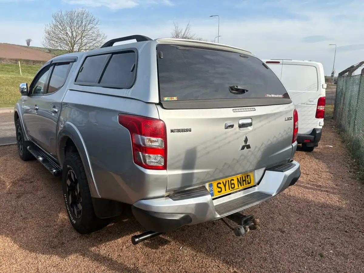 2016-mitsubishi-l200-24di-d-warrior-auto-big-3