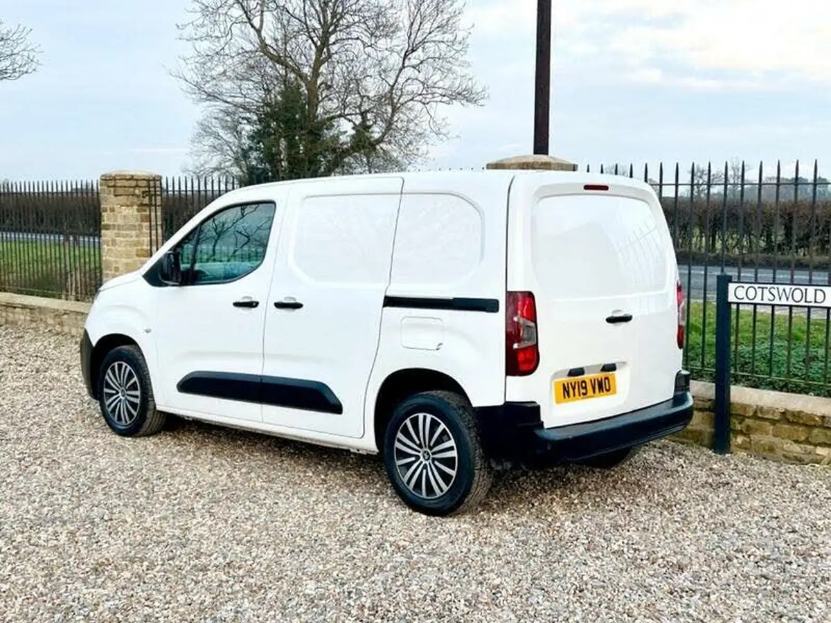 2019-peugeot-partner-15-bluehdi-1000-professional-100ps-eu6dt-panel-big-11