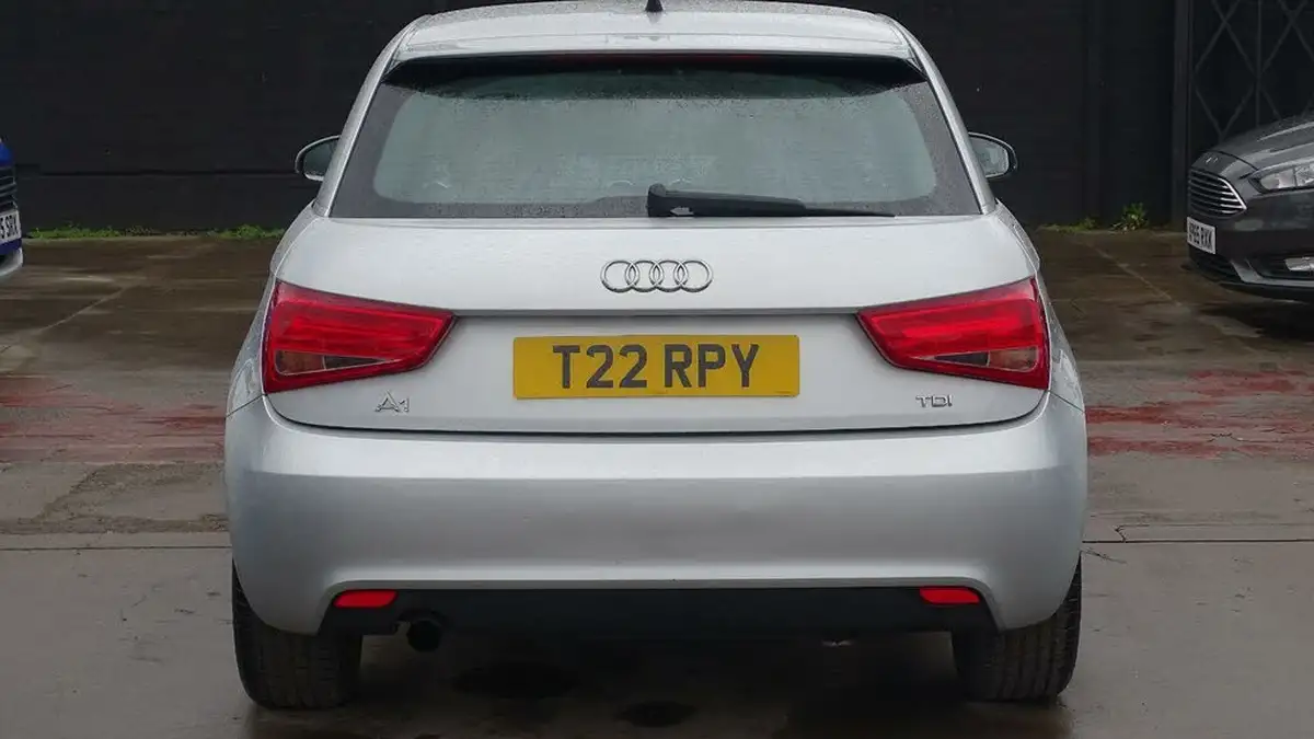 2012-audi-a1-16td-se-hatchback-3d-big-9