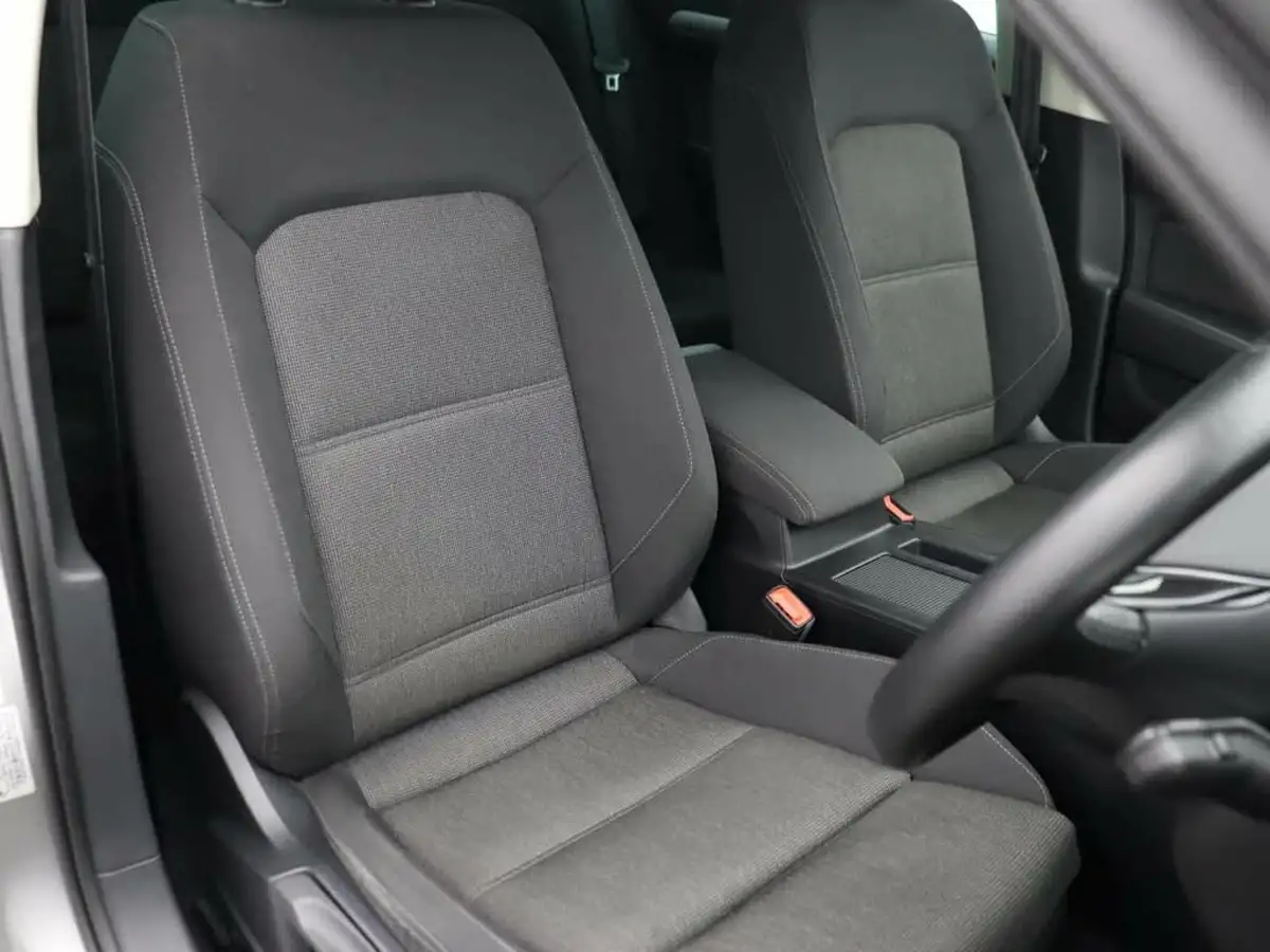 2017-volkswagen-passat-16tdi-se-business-bmtss-saloon-4d-big-9