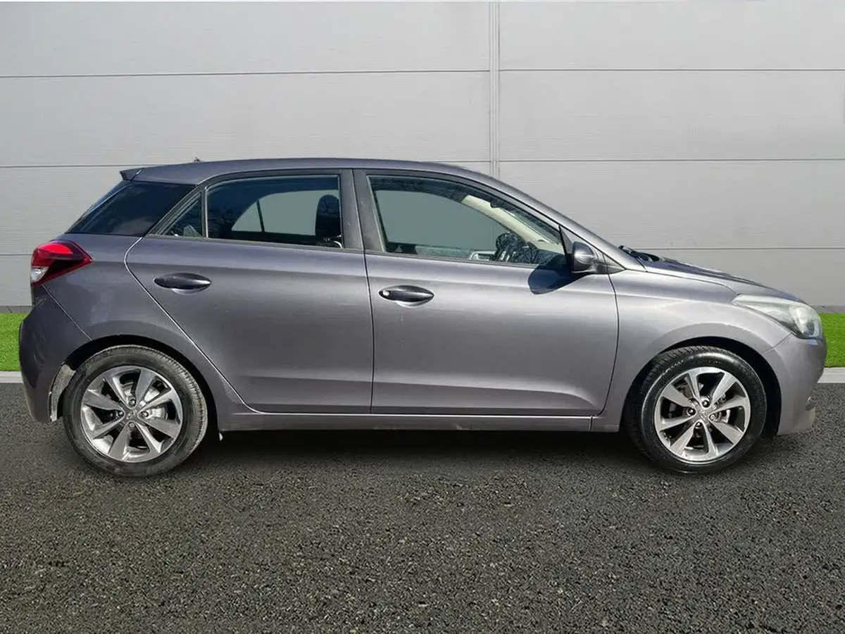 2015-hyundai-i20-14-se-auto-big-7