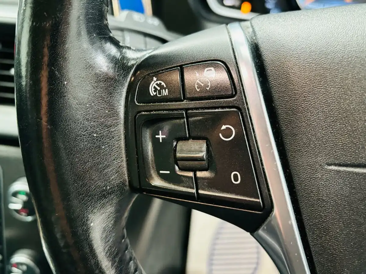 2012-volvo-v40-20td-d3-se-lux-geartronic-big-20