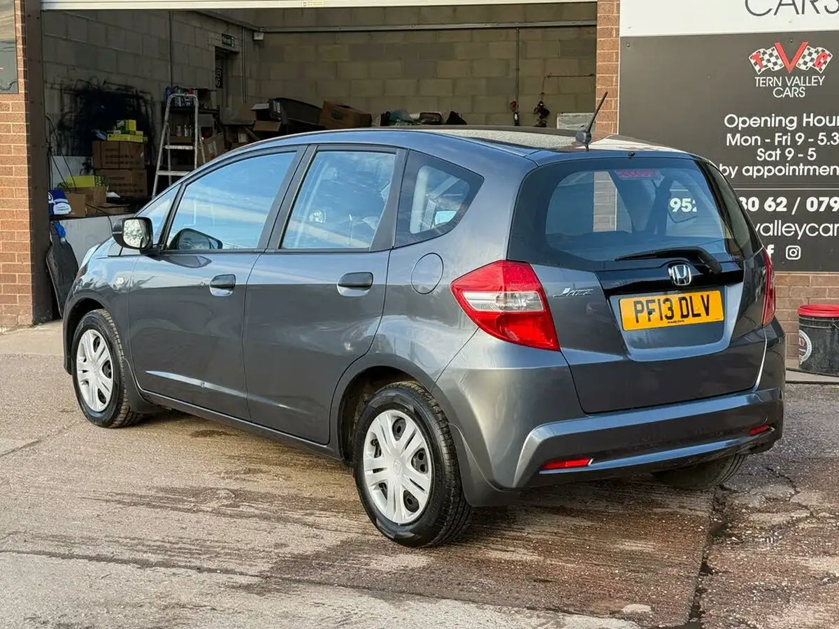 2013-honda-jazz-12-s-big-25