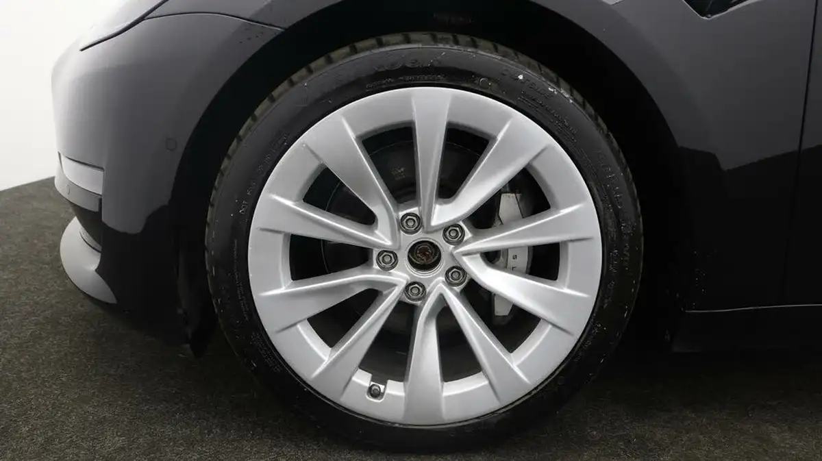 2020-tesla-model-3-e-long-range-big-17