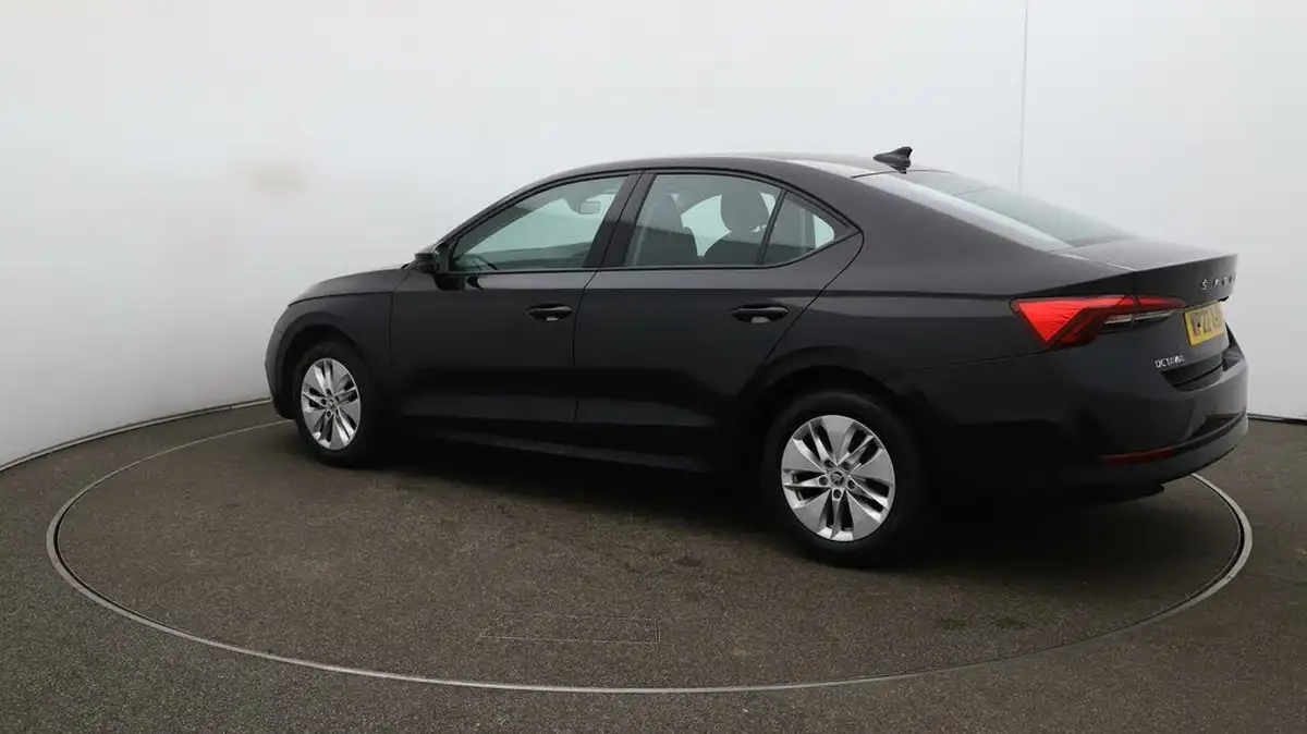 2022-skoda-octavia-10-tsi-se-technology-110ps-hatchback-big-33