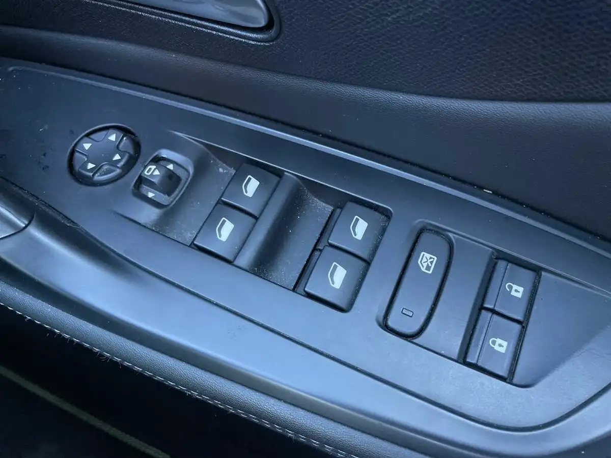 2023-peugeot-408-16-puretech-allure-premium-225ps-big-19