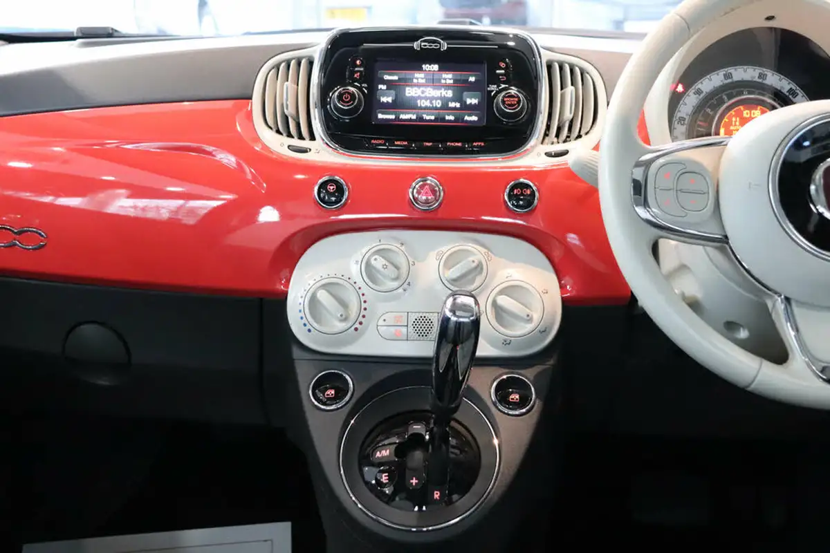 2016-fiat-500-12-lounge-dualogic-big-14