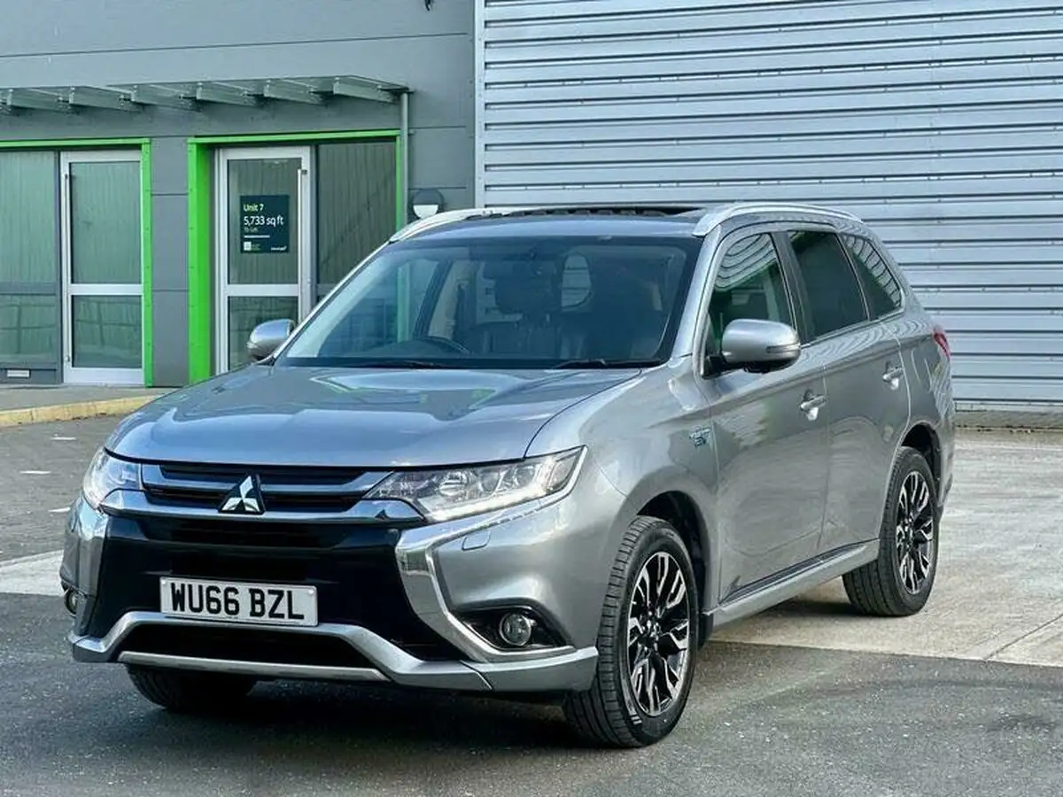 2016-mitsubishi-outlander-20-gx4h-phev-big-71