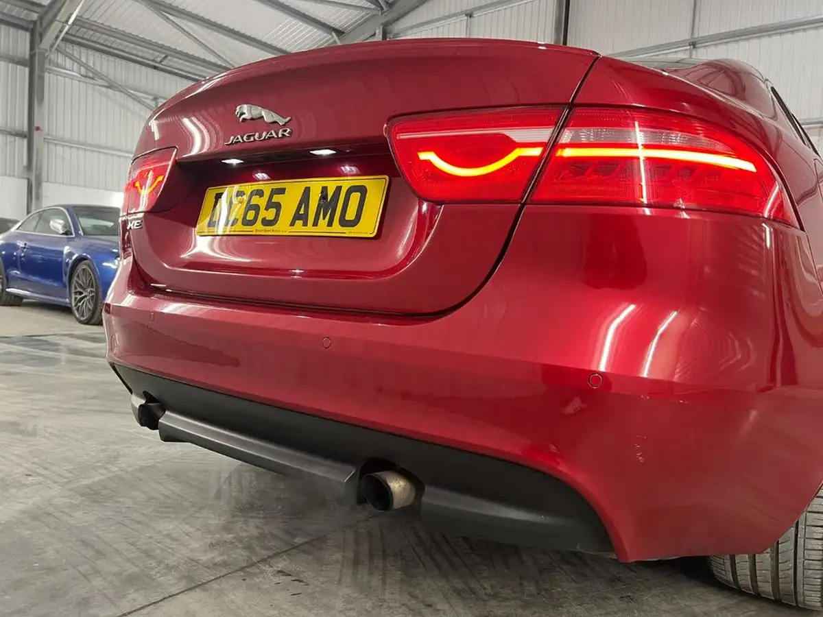 2015-jaguar-xe-20-r-sport-240ps-big-7