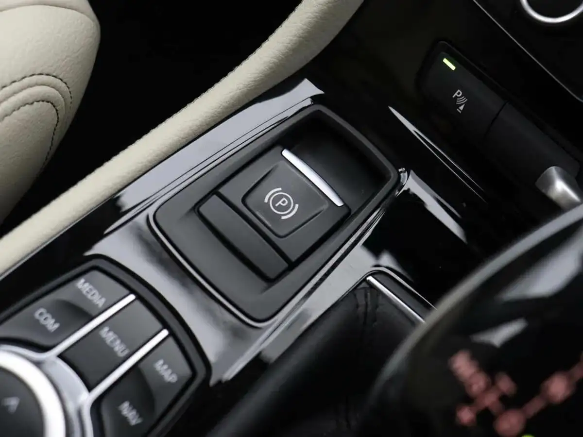 2021-bmw-2-series-20-220i-luxury-active-big-32