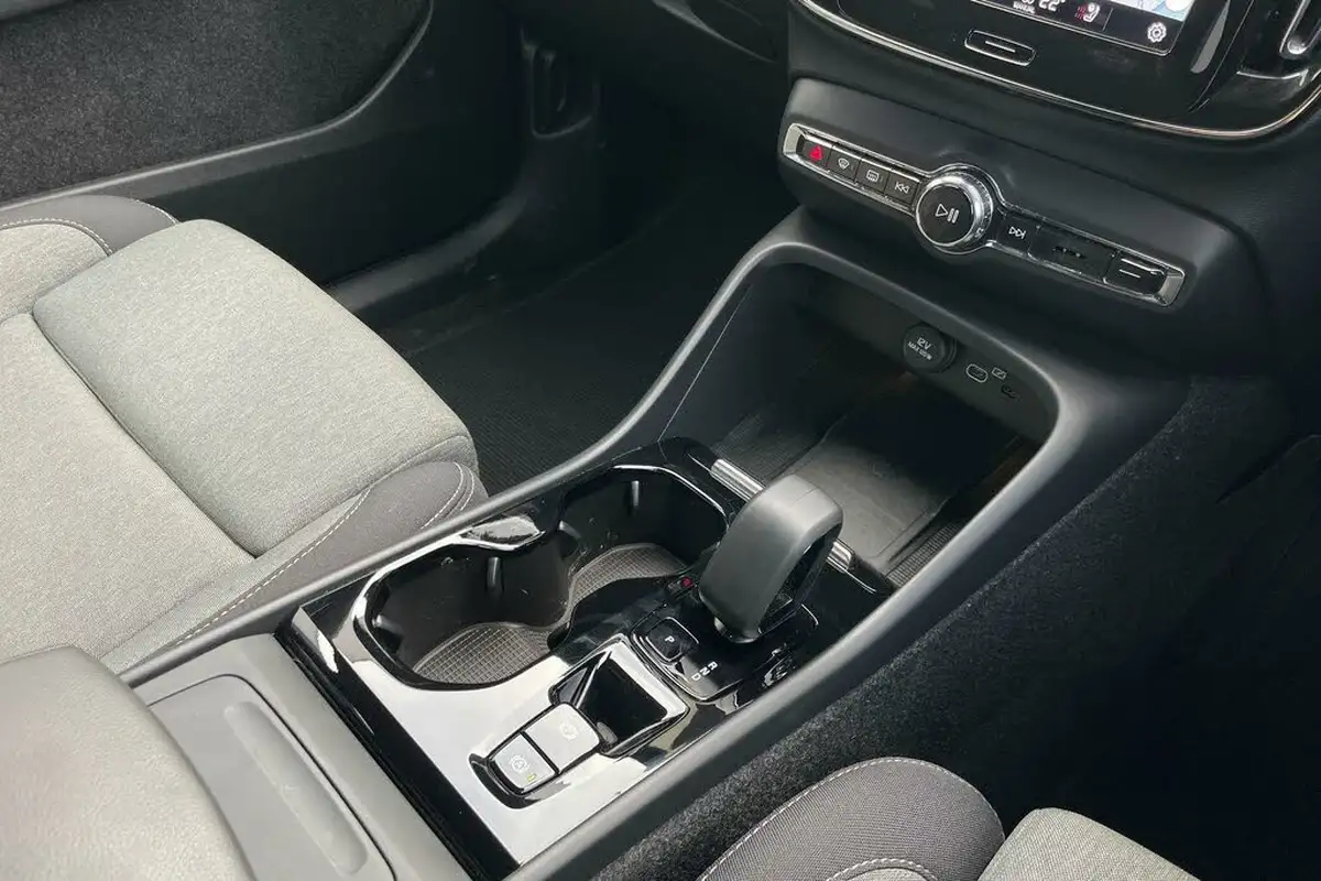 2024-volvo-xc40-20-b4-plus-big-41