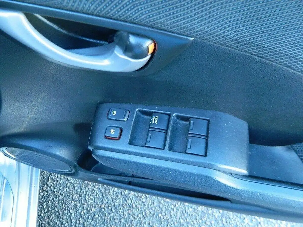 2009-honda-jazz-14-es-t-big-24