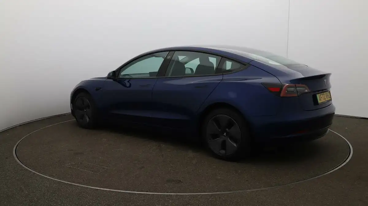 2022-tesla-model-3-e-rwd-big-26