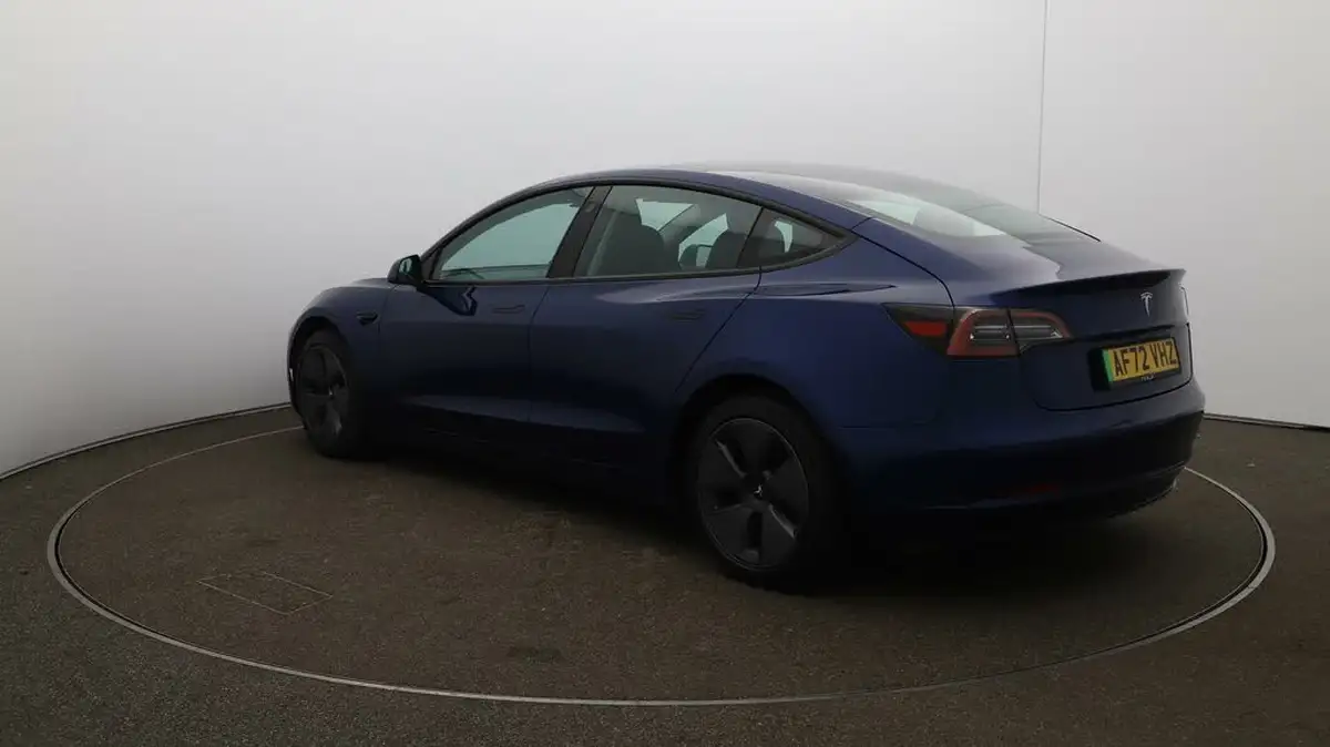 2022-tesla-model-3-e-rwd-big-54