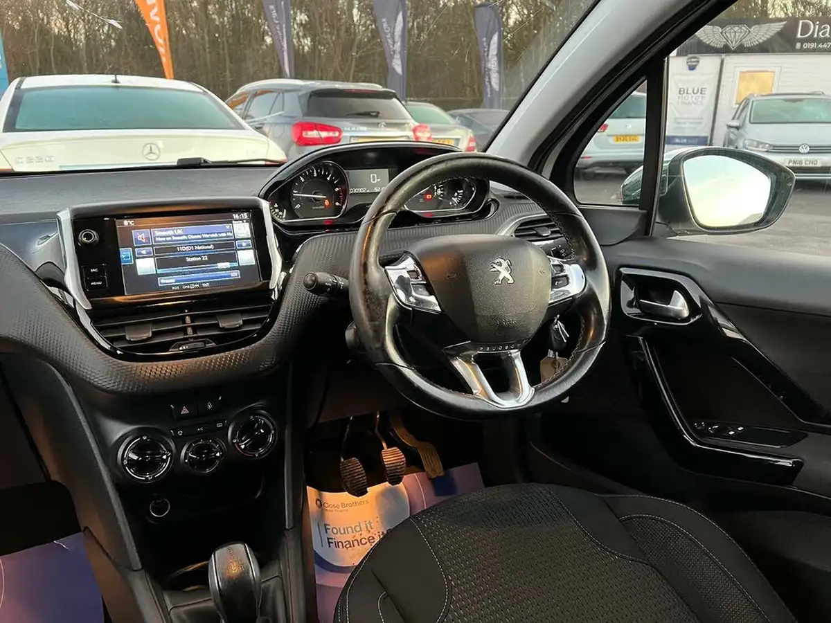 2016-peugeot-208-16bluehdi-allure-100bhp-non-ss-5d-big-13