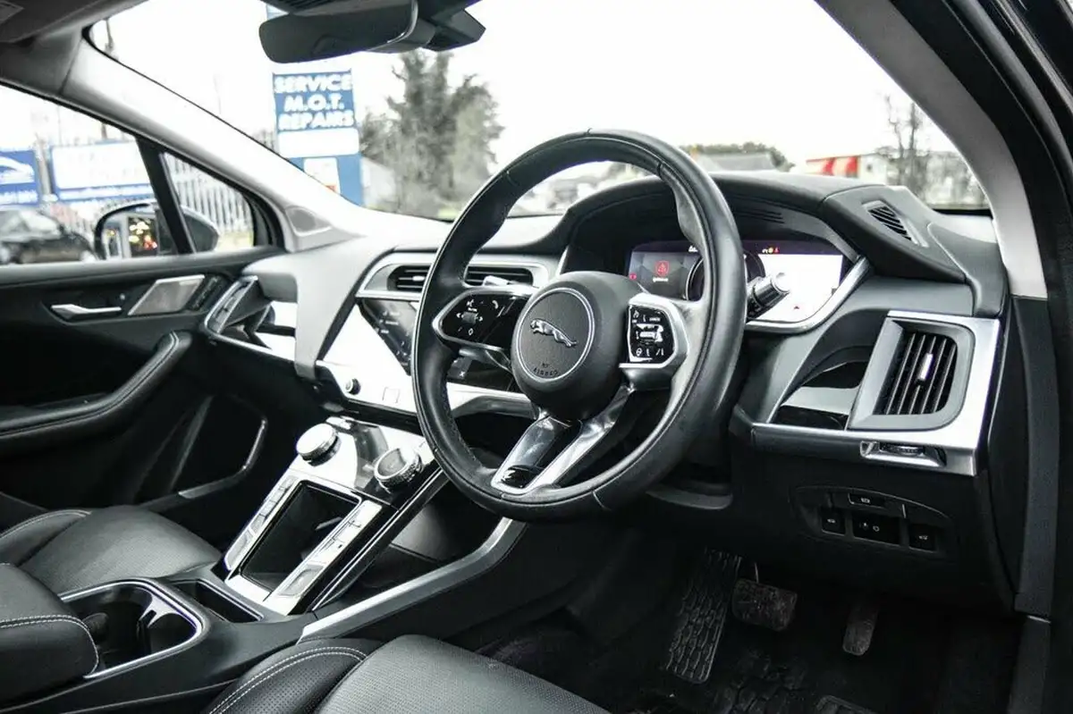 2021-jaguar-i-pace-ev400-hse-big-21