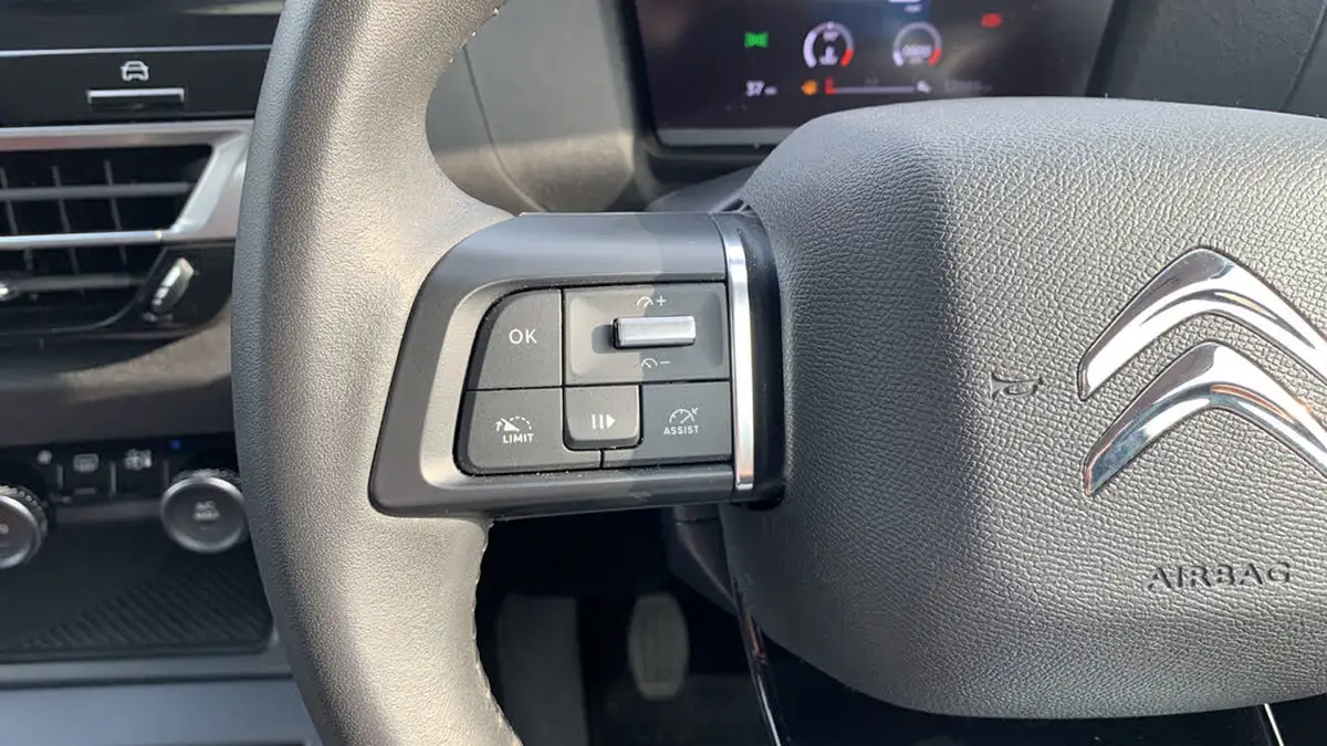 2022-citroen-c4-12-puretech-sense-big-22