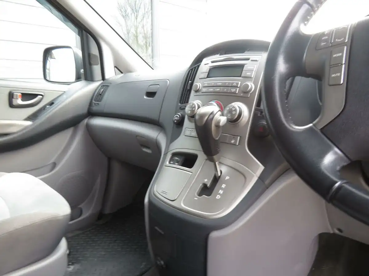 2012-hyundai-i800-25td-style-25crdi-170ps-auto-big-13