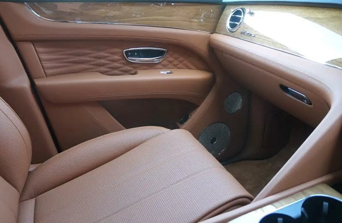 2025-bentley-bentayga-big-13