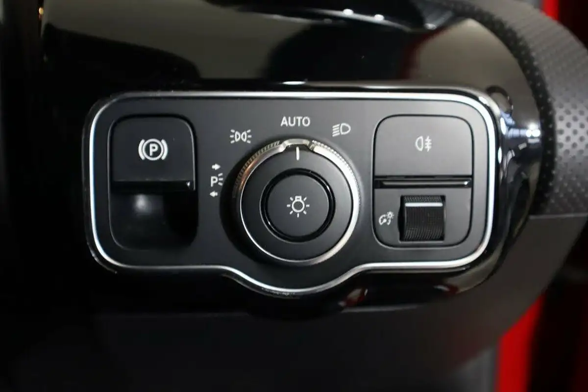 2019-mercedes-benz-a-class-15d-a180d-sport-executive-hatchback-5d-7g-dct-big-25