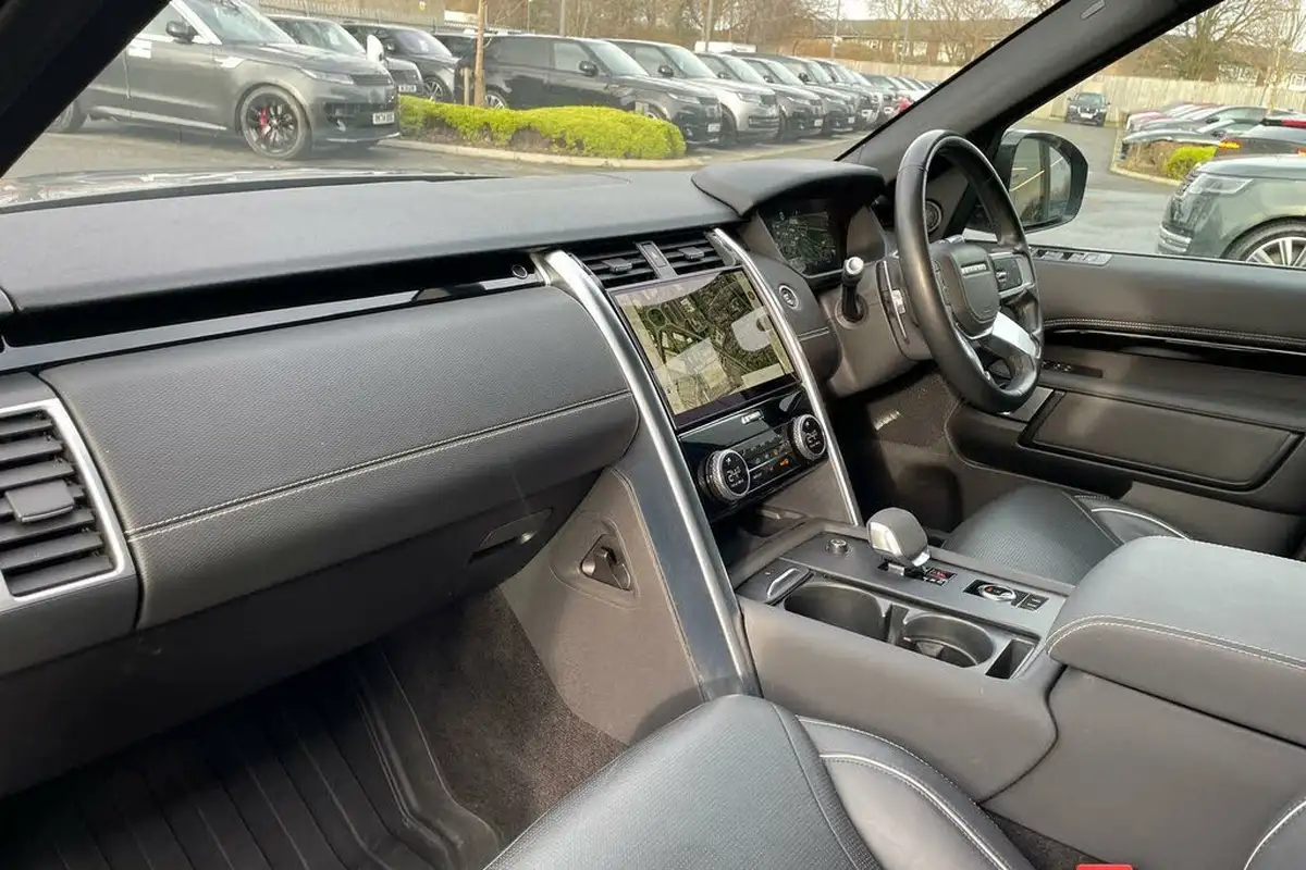 2021-land-rover-discovery-30-d300-r-dynamic-hse-big-51
