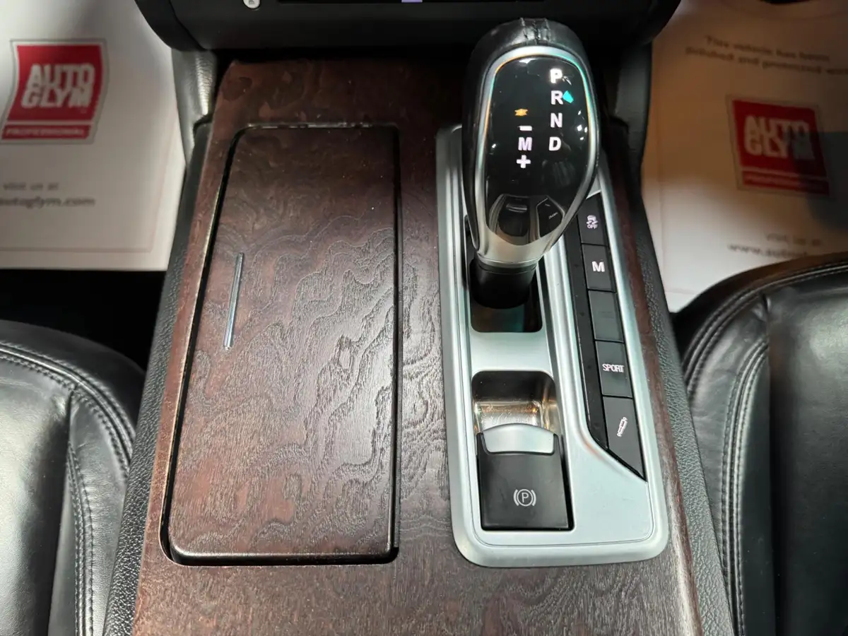 2014-maserati-ghibli-30td-big-25