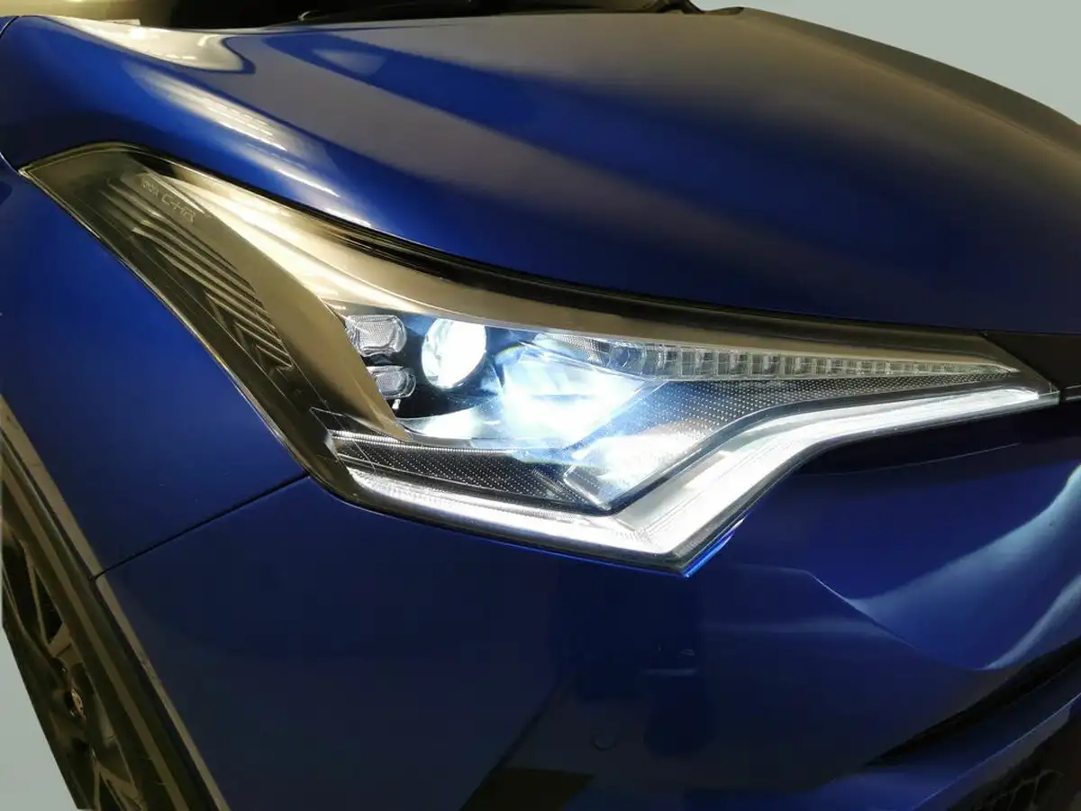 2018-toyota-c-hr-12-dynamic-big-3