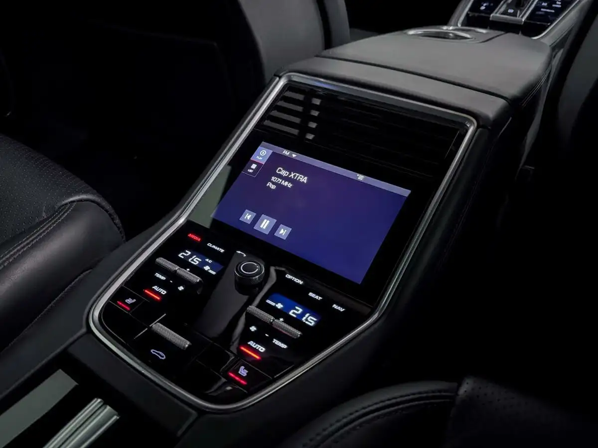 2019-porsche-panamera-30-4-e-hybrid-hatchback-big-42