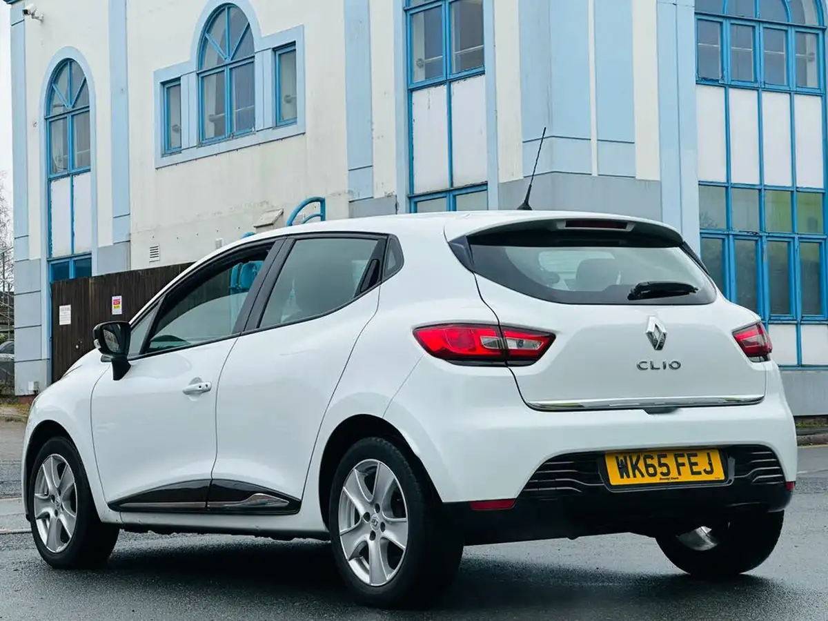 2015-renault-clio-12-dynamique-nav-big-18