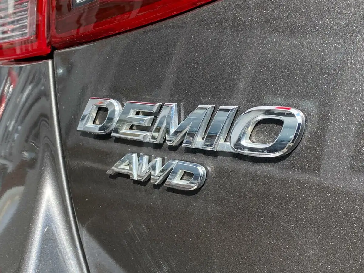 2019-mazda-mazda2-big-19