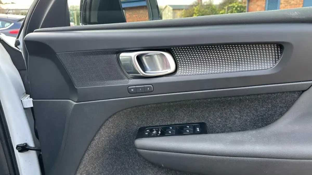 2021-volvo-xc40-e-twin-recharge-plus-big-14