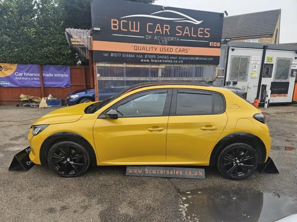 2021-peugeot-208-15-bluehdi-gt-big-10