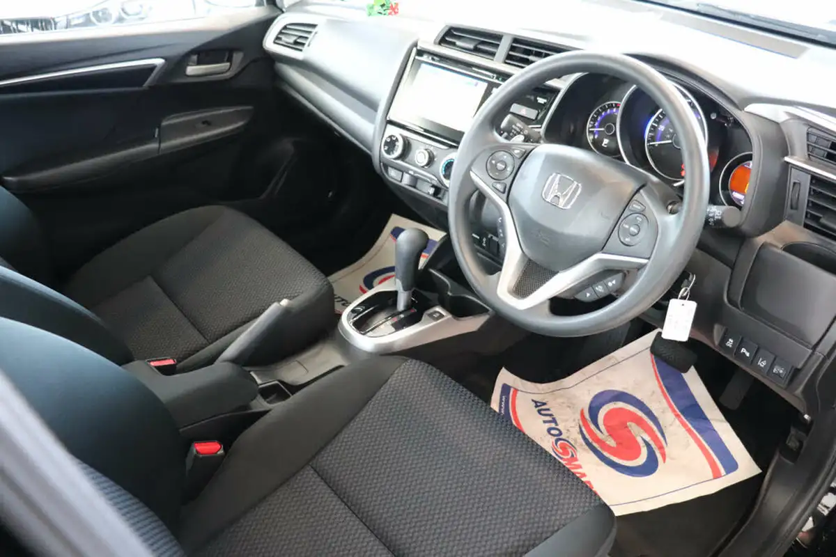2019-honda-jazz-13-i-vtec-se-navi-cvt-big-15