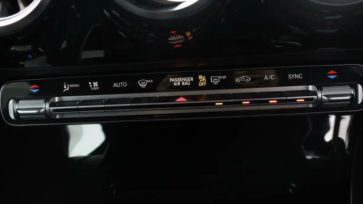 2022-mercedes-benz-cla-13-cla-200-amg-line-premium-shooting-brake-5d-big-11