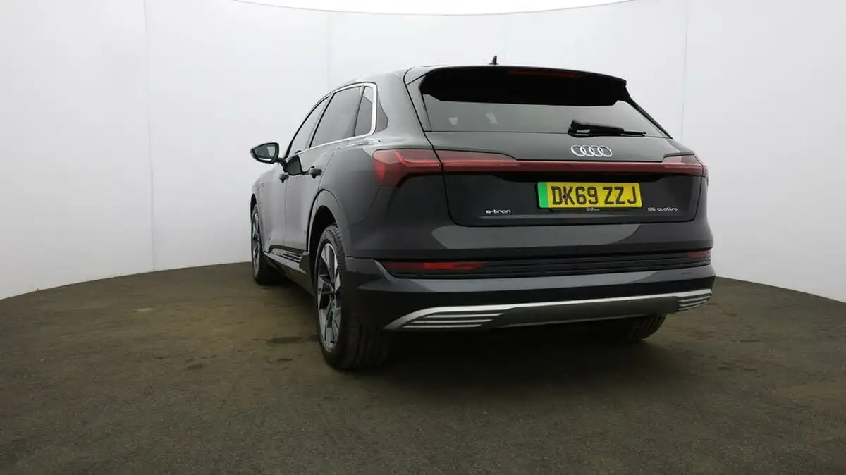 2019-audi-e-tron-55e-big-24