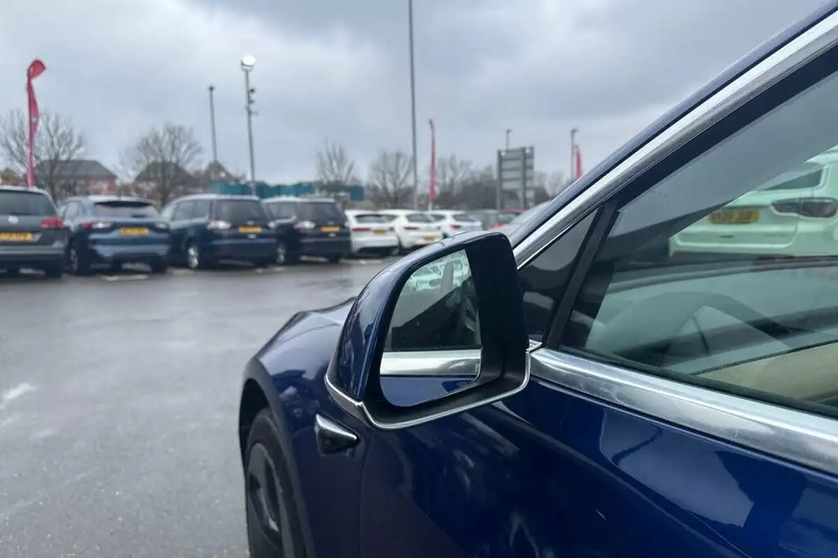 2020-tesla-model-3-e-long-range-big-35