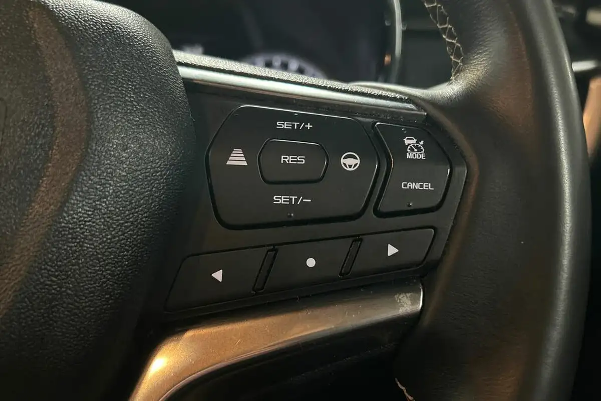 2023-isuzu-d-max-19td-v-cross-steel-edition-auto-big-8