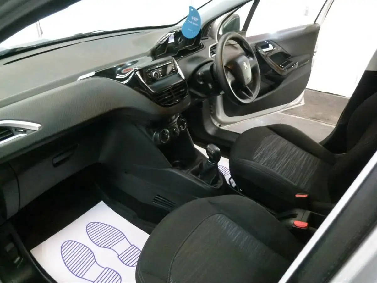 2017-peugeot-208-16bluehdi-access-ac-5d-big-14