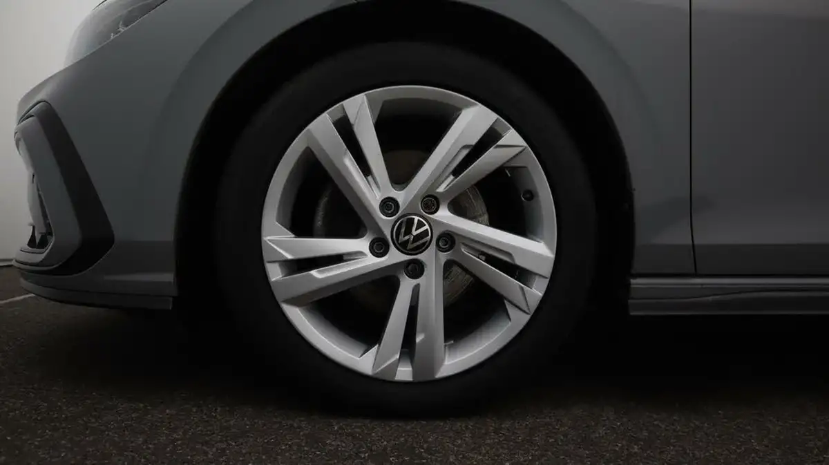 2021-volkswagen-golf-15-tsi-r-line-150ps-hatchback-big-18