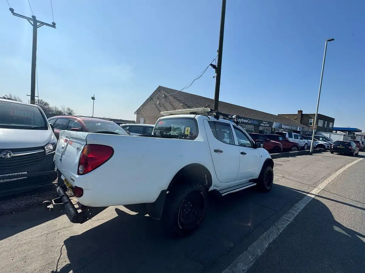 2010-mitsubishi-l200-25td-4life-cr-4wd-lb-double-cab-pickup-big-7
