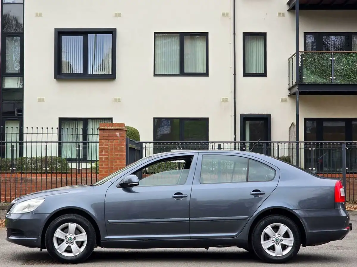 2012-skoda-octavia-14-se-plus-tsi-122bhp-plus-hatchback-big-7
