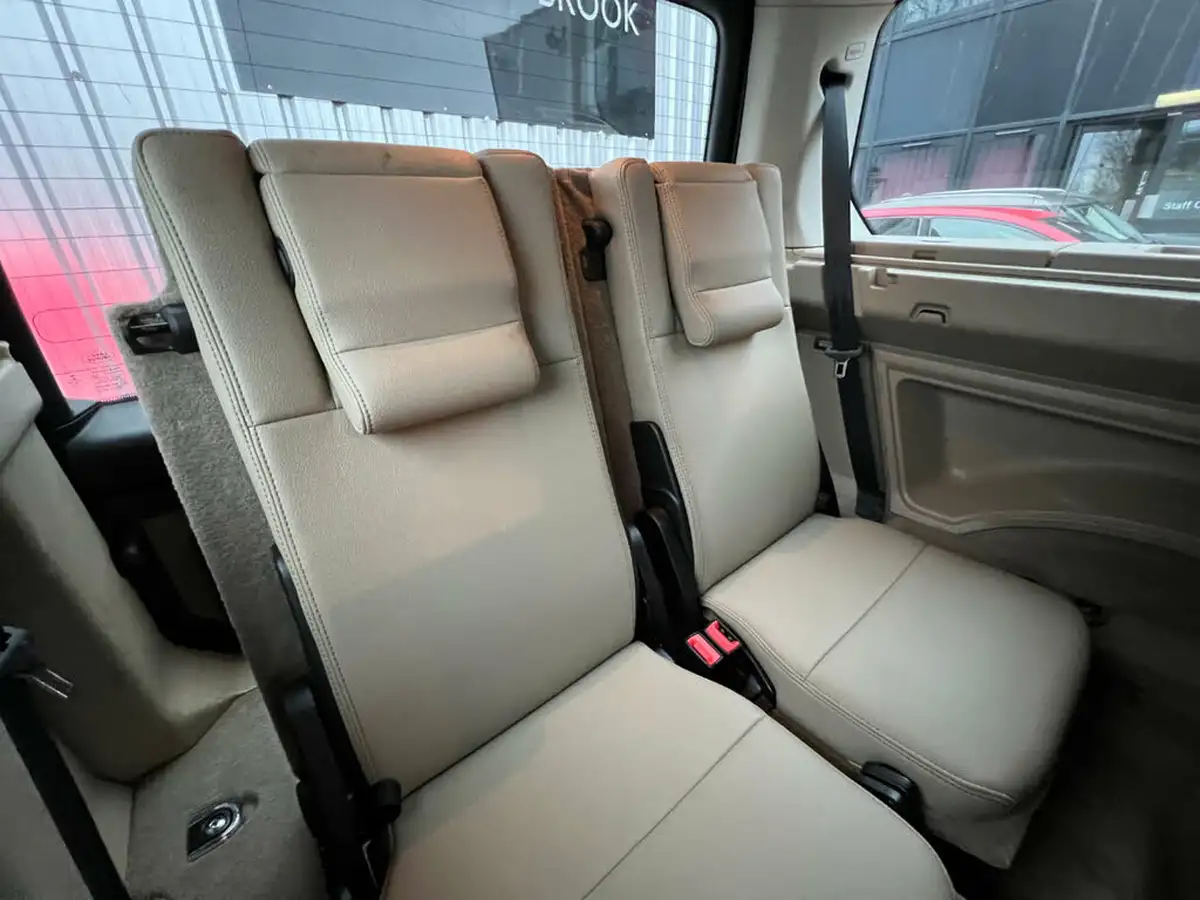 2015-land-rover-discovery-4-30td-se-tech-big-23