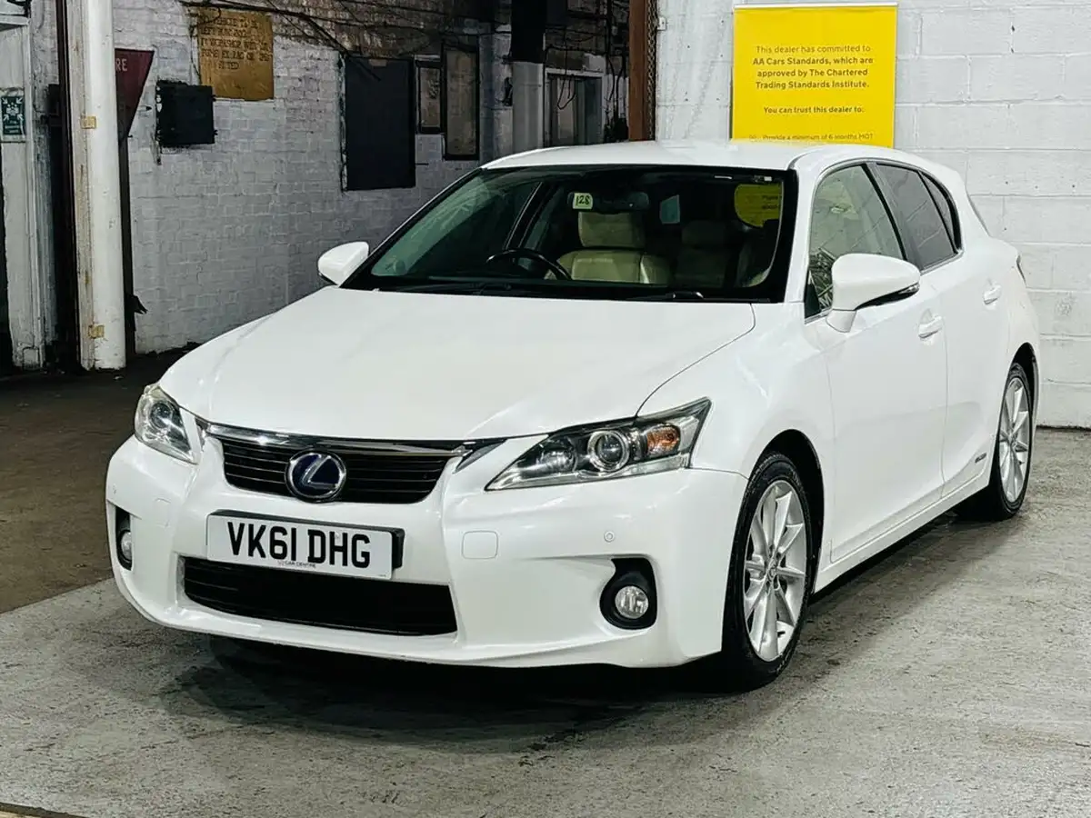 2011-lexus-ct-200h-18-se-l-big-2